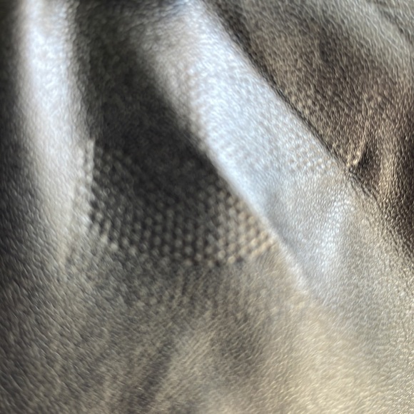 Faux leather pencil skirt! - Picture 3 of 8